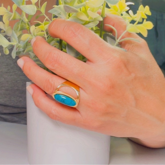 NWT Gold Stainless Steel Womens Rings, simulated green beautiful stone size 8 - Picture 9 of 16